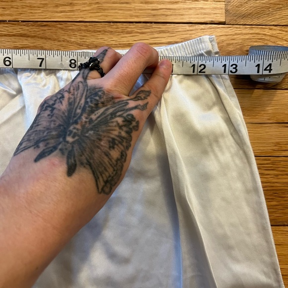 Vanity Fair Nylon Slip skirt with lace - Picture 5 of 6